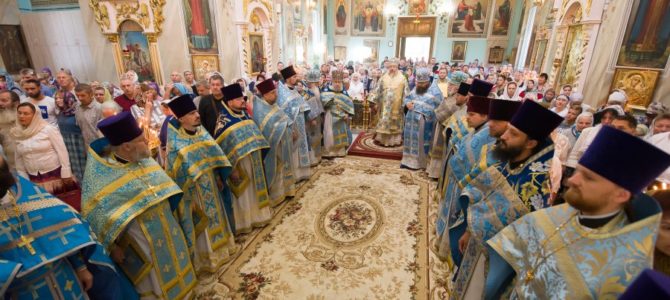 Божественная литургия в праздник Казанской иконы Божией Матери