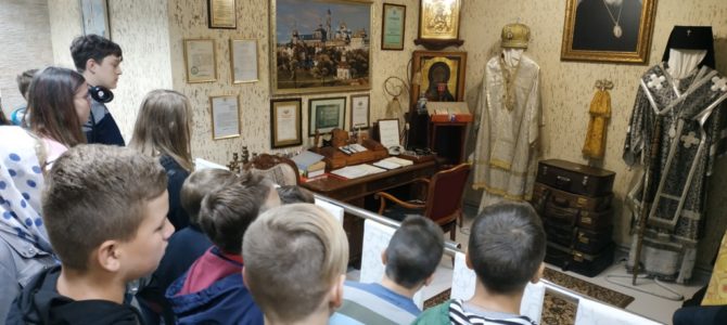 Экскурсия в Свято Петро-Павловский кафедральный собор для детей из пришкольного лагеря