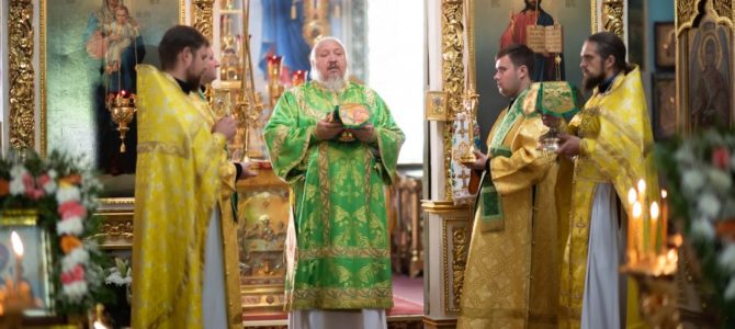Божественная литургия в праздник положения честной ризы Господа нашего Иисуса Христа в Москве