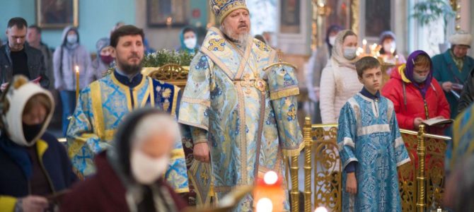 Архиепископ Стефан совершил утреню с чтением Акафиста Пресвятой Богородице