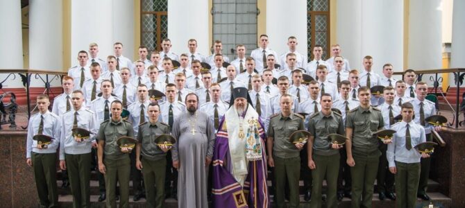 Архиепископ Стефан совершил чин освящения погон молодых офицеров